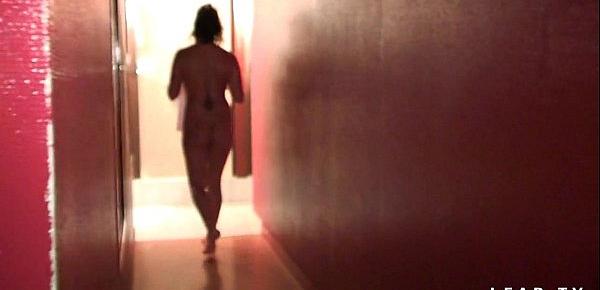  Libertine francaise sodomisee au sauna dans un plan a 3 avec Papy voyeur